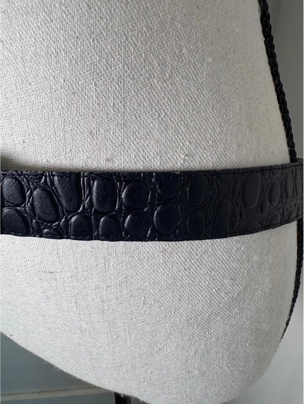 Black genuine leather belt w/ embossed crocodile texture & triple-loop buckle